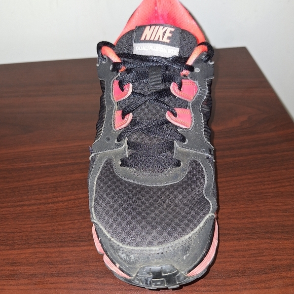 Nike Dual Fusion ST2 athletic shoes in a womens 11. Pre-loved and in great shape - Picture 13 of 13